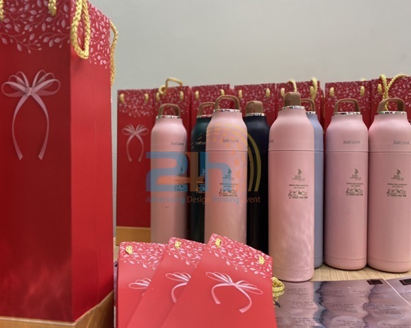 Bình giữ nhiệt làm quà tặng quảng cáo sản xuất tại Hai Tư Giờ Bình giữ nhiệt làm quà tặng quảng cáo sản xuất tại Hai Tư Giờ