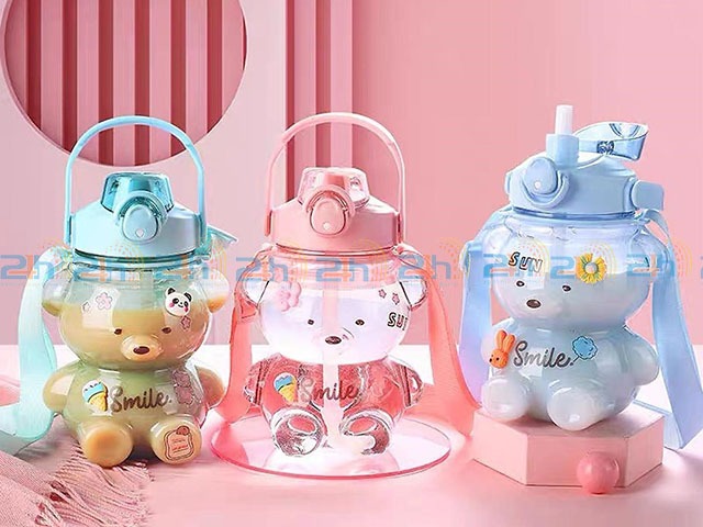 Bình đựng nước nhựa chưa bao giờ làm bạn thất vọng với kiểu dáng của nó