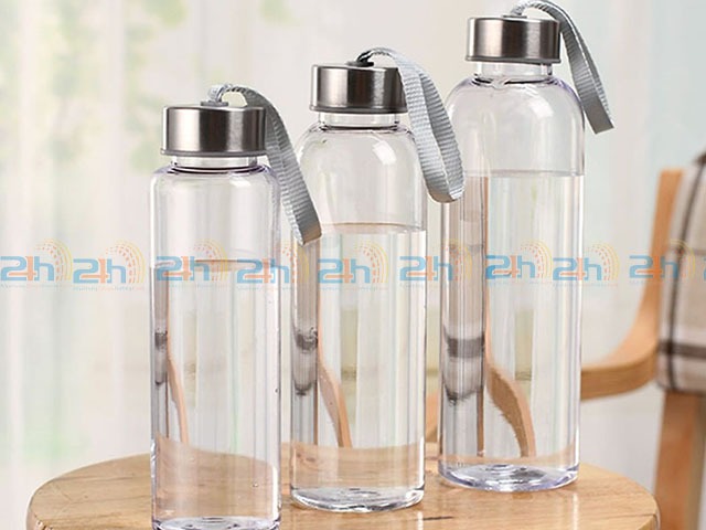 Tùy giới hạn nhiệt độ, một số loại bình nhựa vẫn chứa được nước nóng tốt