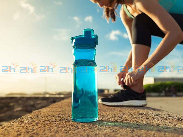 Bình nước nhựa là bạn đồng hành lý tưởng trong mọi hành trình