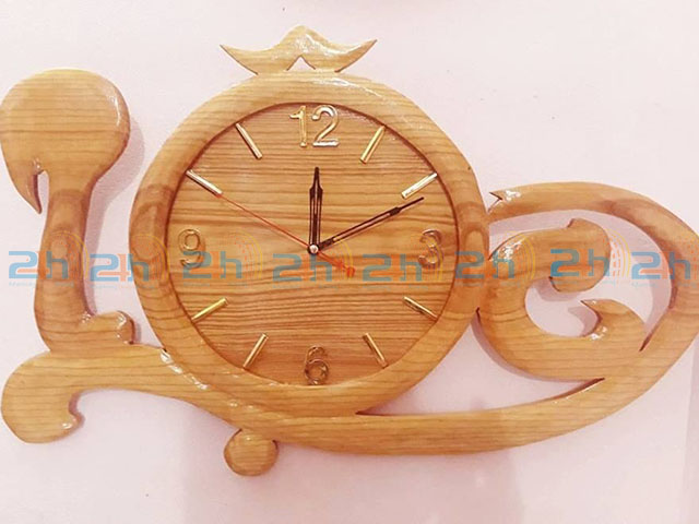 Mẫu đồng hồ bằng gỗ chữ "lộc" là món quà ý nghĩa dành cho đối tác