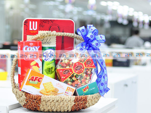 Giỏ quà tặng tết đơn giản nhưng cực kỳ tinh tế được nhiều khách hàng yêu thích