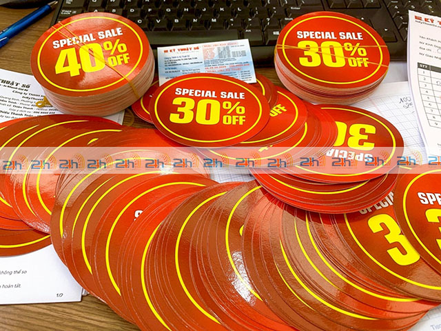 Doanh nghiệp quảng bá sự kiện khuyến mãi bằng các tem nhãn dán trực tiếp lên sản phẩm