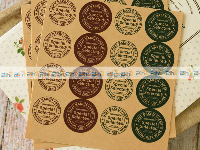 Các miếng tem nhãn được bế đường cắt sẵn rất dễ tháo dán