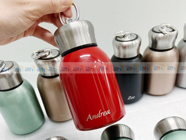 Bình giữ nhiệt mini khắc tên nhân viên đang là mẫu quà tặng được ưa chuộng nhất