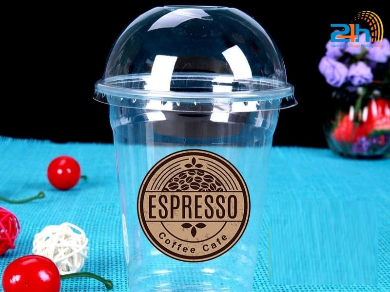 in logo lên ly nhựa